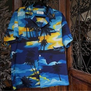 Hawaiian Editions L casual button down Hawaiian shirt